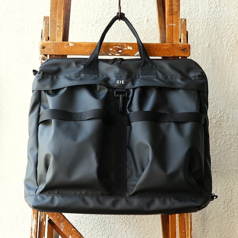 CIE　ヘルメットバッグがモチーフ・オンオフ問わないトートバッグ