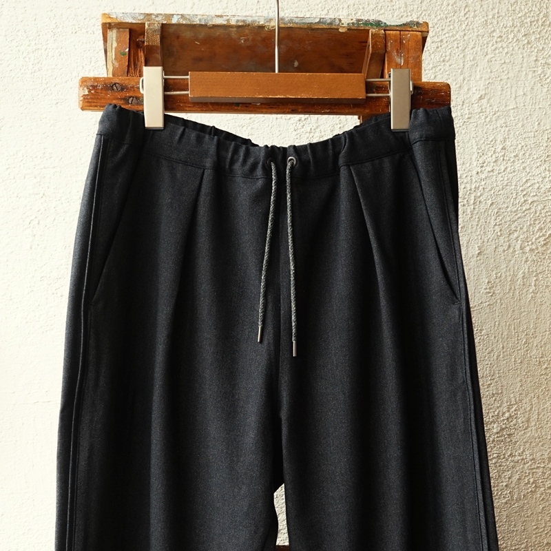 LAMOND カシミアのようなストレッチジャージー素材のイージーパンツ