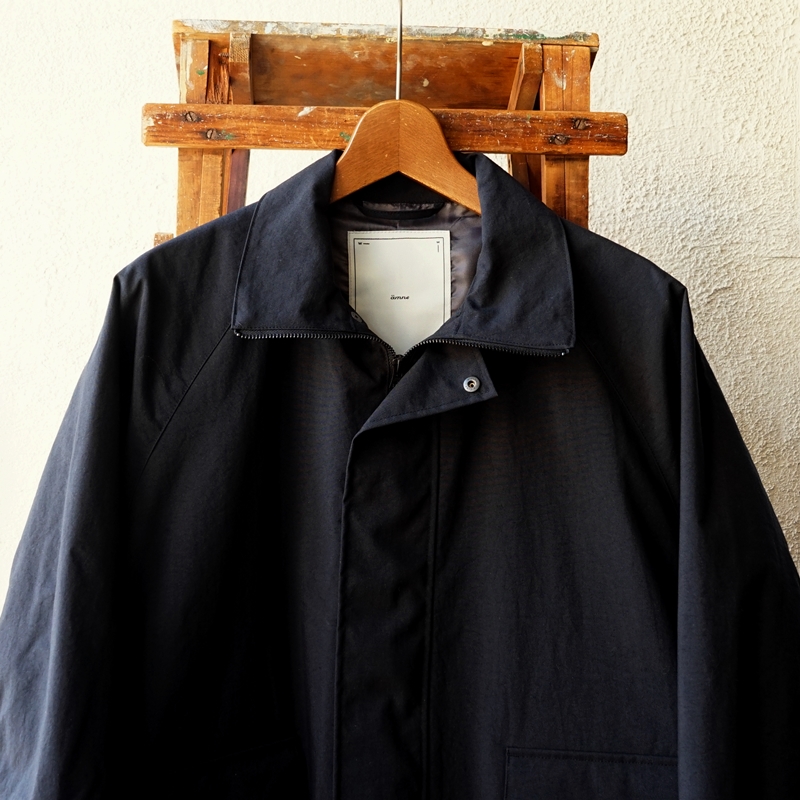 amne 襟先まであるファスナーが特徴的なカバードコート