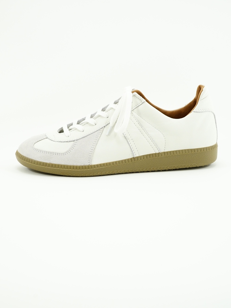 GERMAN MILITARY TRAINER / 1700L