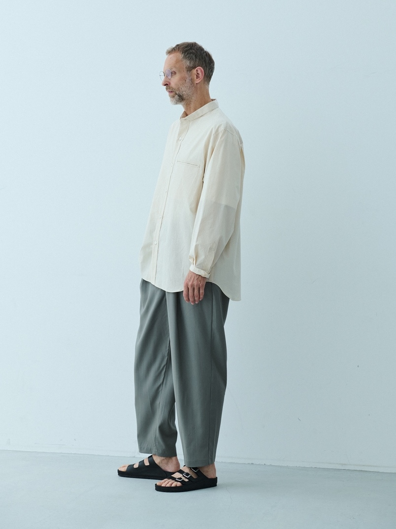 STILL BY HAND　きついテーパードを掛けたサマーウールパンツ