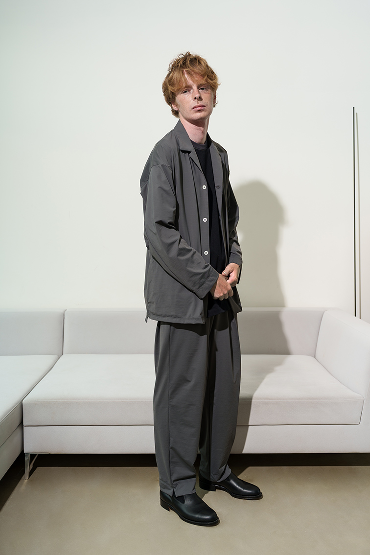 CURLY　高密度ナイロントリコット素材のシャツジャケット