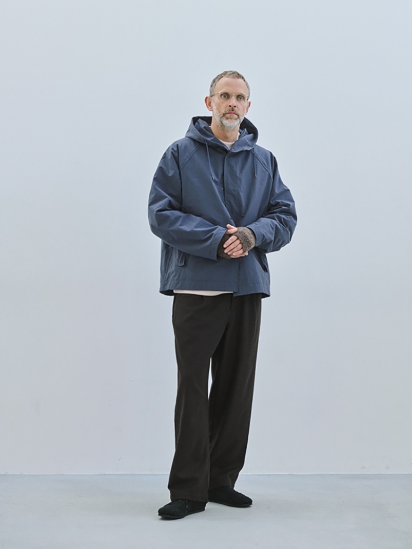 STILL BY HAND　撥水・遮風ナイロンのフーデッドブルゾン